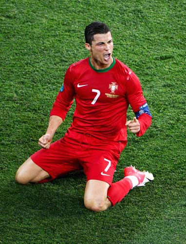 2.5倍!英超转播收入远高于西甲 皇马巴萨不如蜜蜂马竞难比副班长（英超转播收入高出西甲2.5倍：皇马巴萨不及蜜蜂，马竞难敌英超副班长）