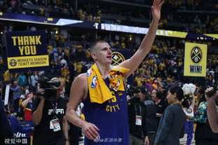 吴前贡献16分5篮板5助攻，两队唯一得分上双的本土球员（吴前16分5篮板5助攻，场上唯一本土得分上双）