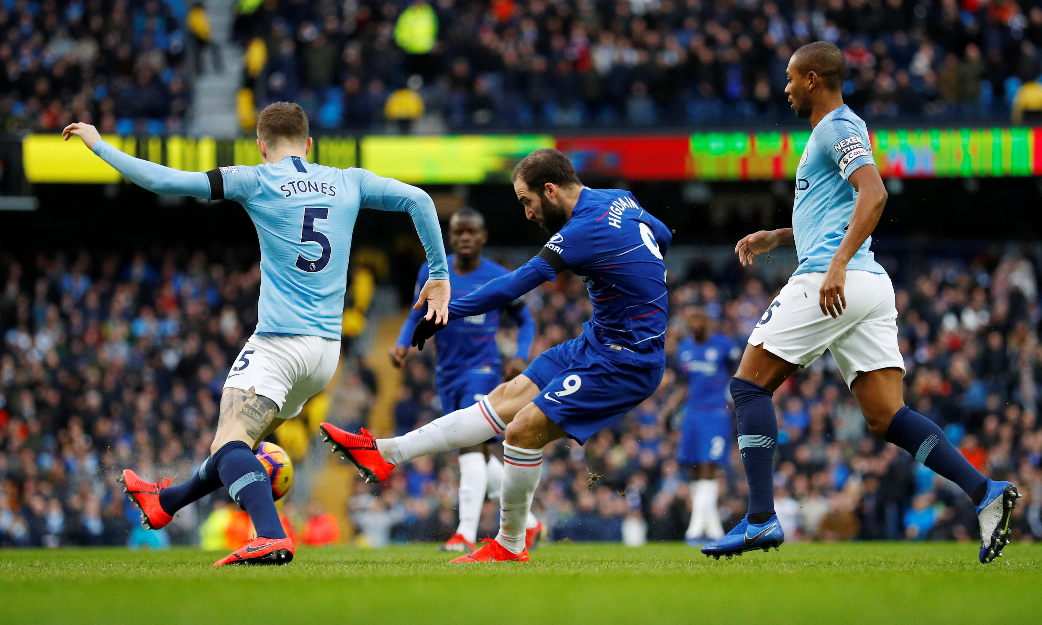 湖人替补群连夜爆发（湖人板凳席一夜狂飙）