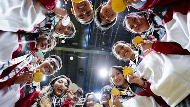 埃斯特旺经纪人：我们连续4年和巴萨谈转会，但对方财政困难（埃斯特旺经纪人：与巴萨谈转会已四年，但其财务困境成阻碍）