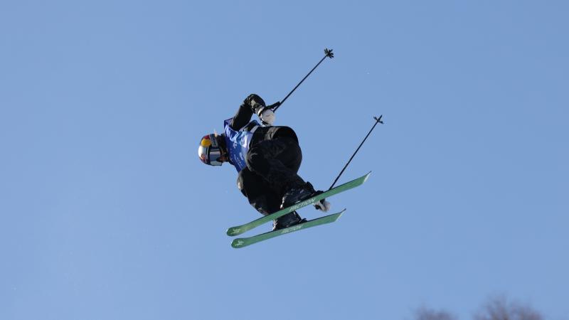 足球曝英超豪门盯上天才中卫，报价或破纪录（曝英超豪门锁定天才中卫，报价或刷新转会纪录）