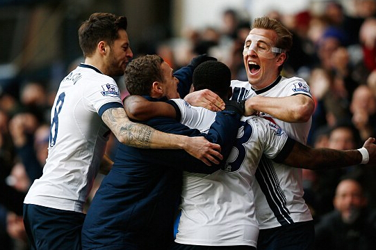 德甲战报：勒威林造三球，斯图加特4-0十人云达不莱梅（德甲：勒威林参与三球，斯图加特4-0大胜10人云达不莱梅）