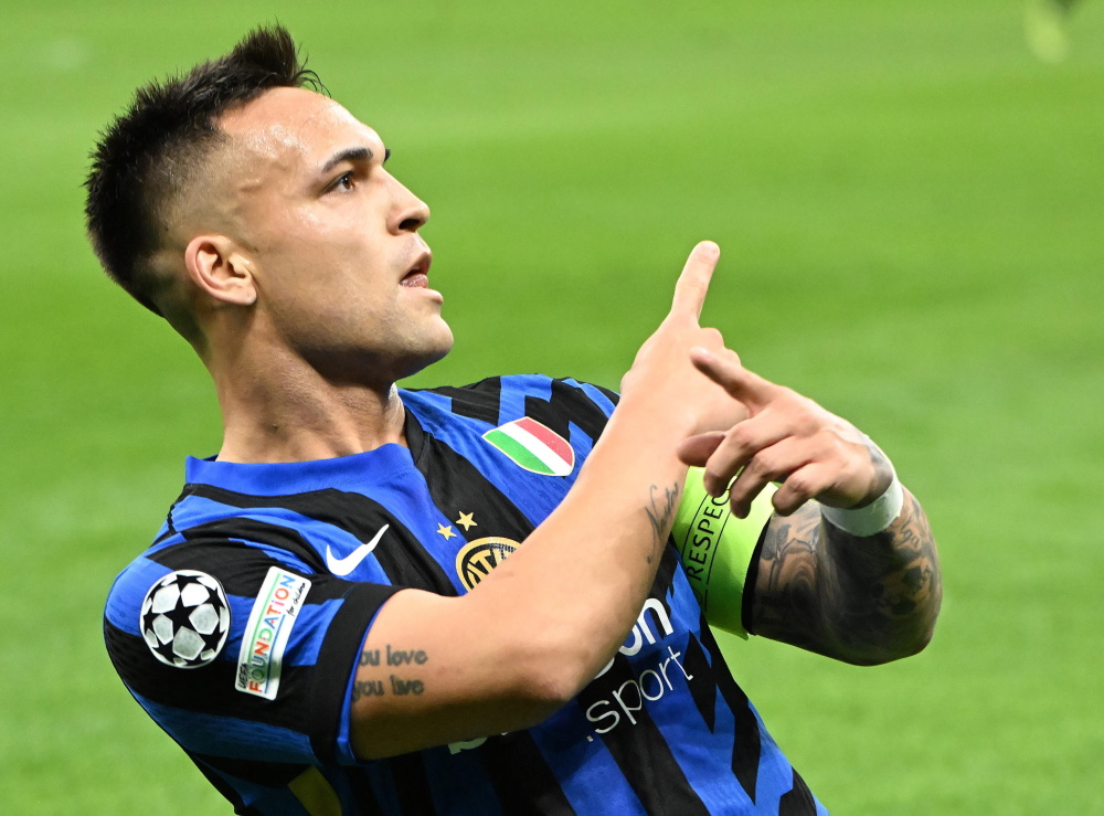 米体：米兰双雄未进决赛让意超杯遇冷，主办方用幕布遮盖空位（米体：米兰双雄无缘决赛致意超杯冷清，主办方以幕布遮挡空座）