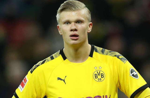 前意甲裁判谈DV9点球被吹：他和防守球员互有拉扯，都不犯规（前意甲名哨评DV9点球被判无效：与后卫相互拉拽，双方动作均不构成犯规）