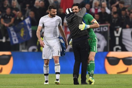 索默：我会弹吉他和钢琴；退役后我应该不当教练，压力太大了（索默：会弹吉他和钢琴，退役后大概率不当教练，压力太大）