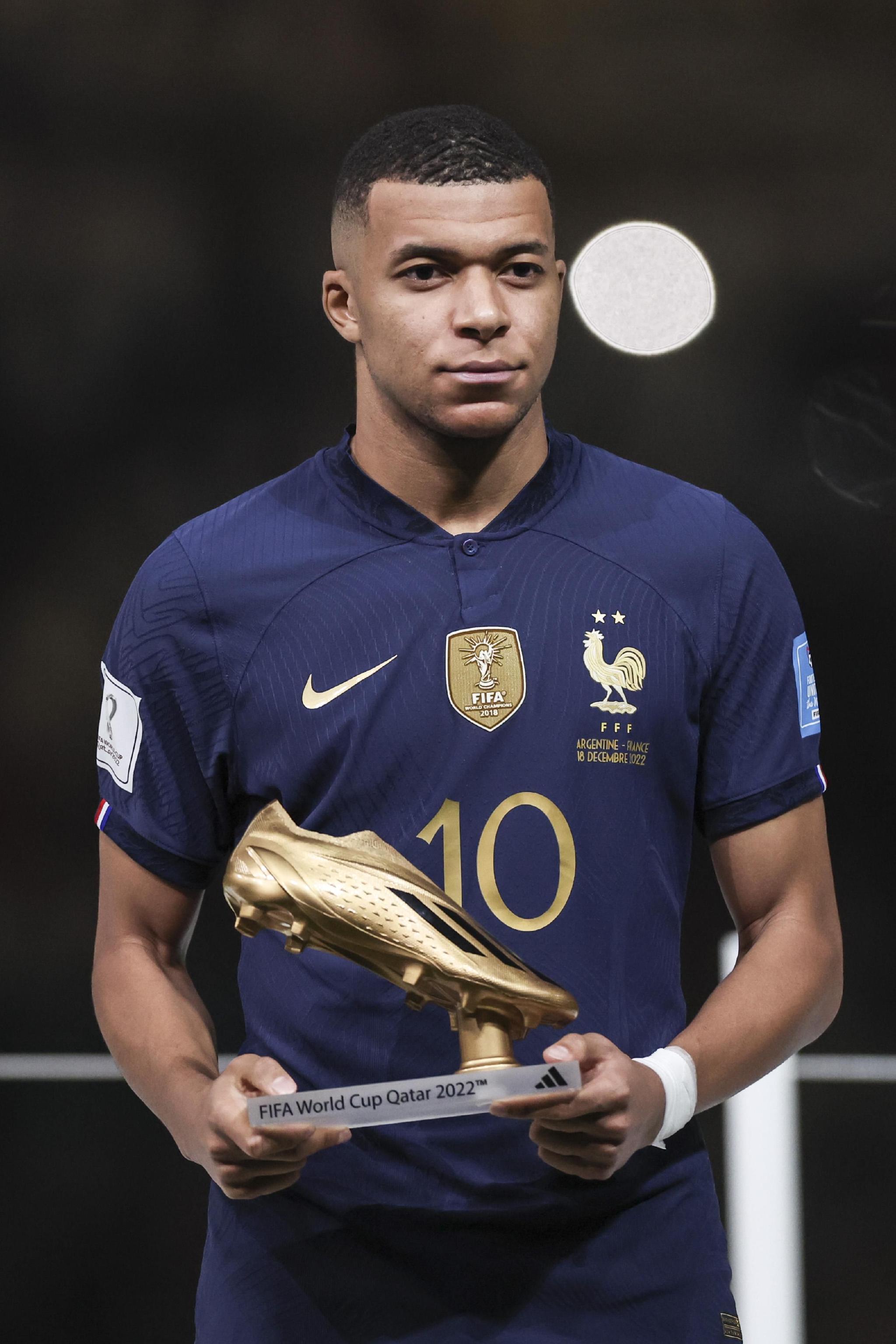 哈登三节5分小卡23中10，灰熊新秀暴走23+14+5，主场逆转快船（灰熊主场逆袭快船：新秀23+14+5爆棚，哈登三节仅5分，小卡23投10中）