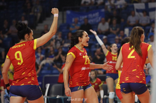 替补球员关键时刻助球队锁胜（替补球员末段发威锁定胜局）