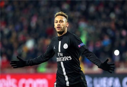 太阳报：C罗日收入48.8万英镑，与摩根采访时戴的手表值110万英镑（太阳报：C罗日薪48.8万英镑，摩根专访所戴腕表价值110万英镑）