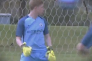 26岁姆巴佩获评10分+MVP：无敌一条龙+飙2世界波,现场视角太牛了（26岁姆巴佩10分满分当选MVP：无解一条龙+连轰两记世界波，现场视角炸裂）