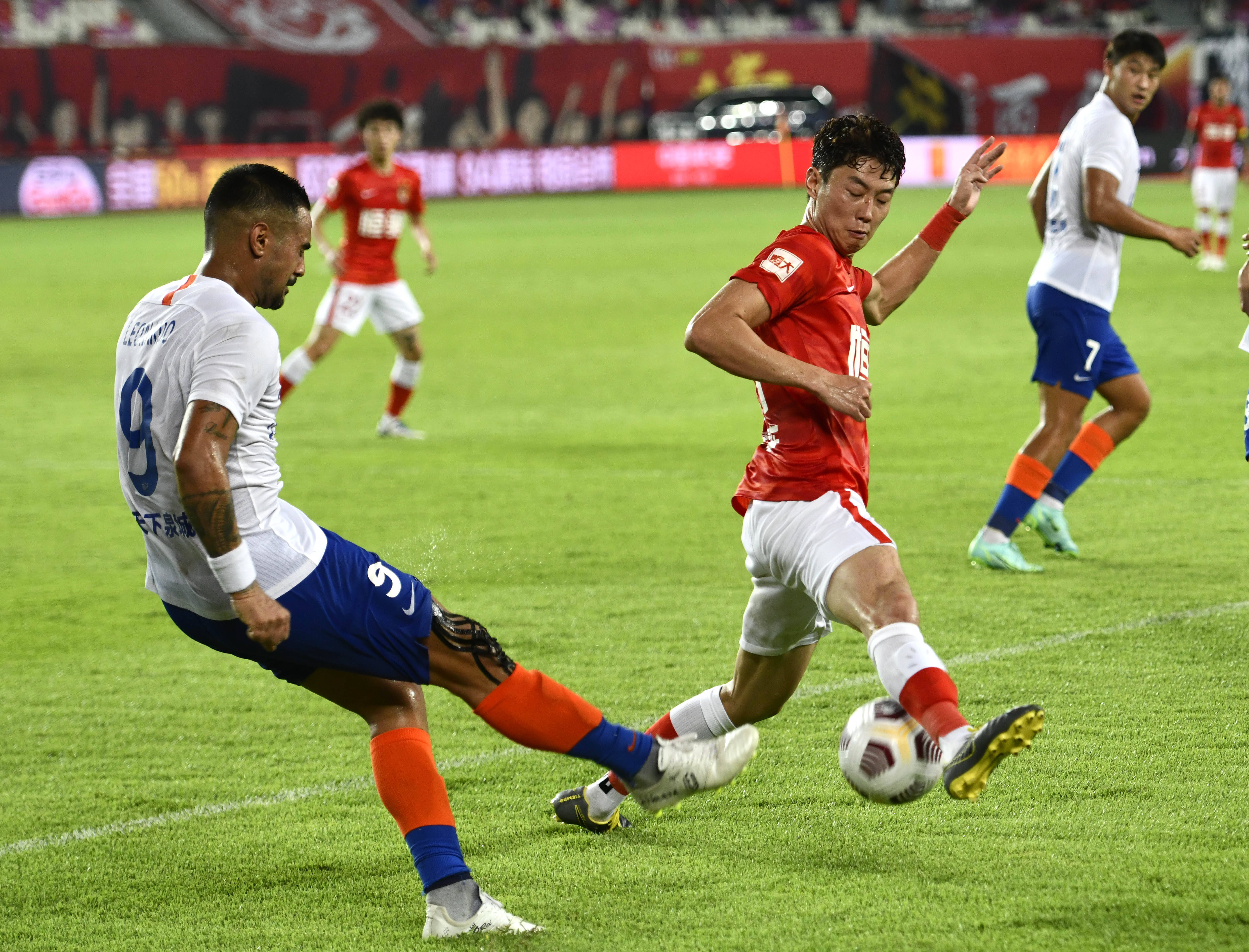 加克波：赢得世界杯是荷兰的目标，我们所有人都会为此努力（加克波：荷兰志在世界杯冠军，全队将为此全力以赴）